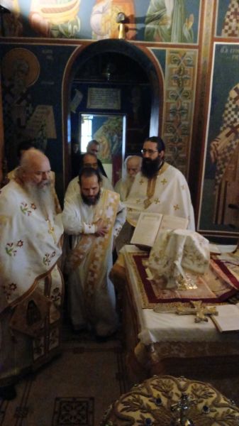 Χειροτονία πρεσβυτέρου από τον Μητροπολίτη Δράμας